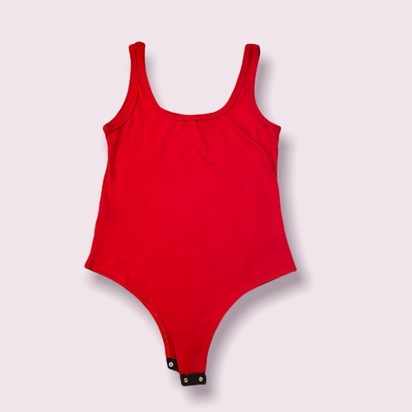 Sleeveless Contour Detail Bodysuit - Picture 2 of 3